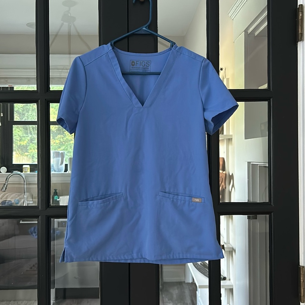 Figs XS two pocket scrub top